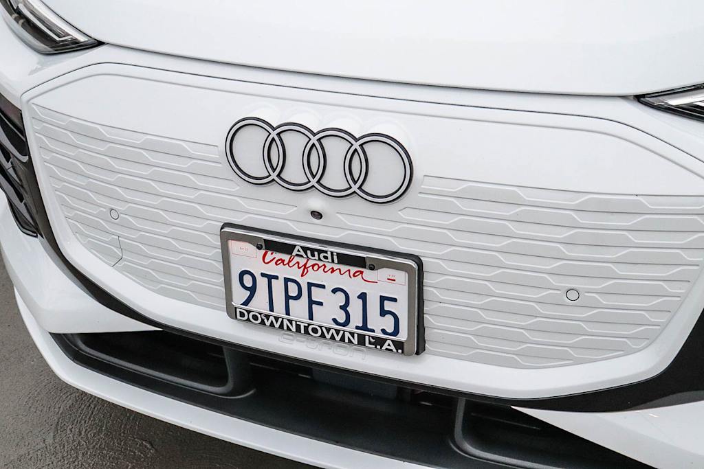 Thumbnail: 2025 Audi Q6 e-tron - 6