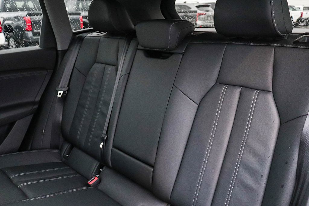 Thumbnail: 2025 Audi Q6 e-tron - 12