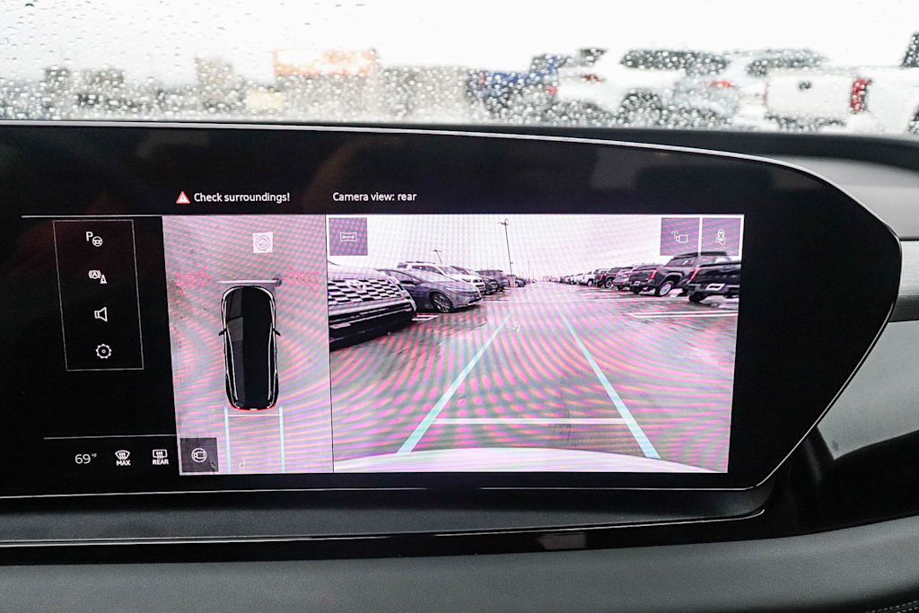 Thumbnail: 2025 Audi Q6 e-tron - 33