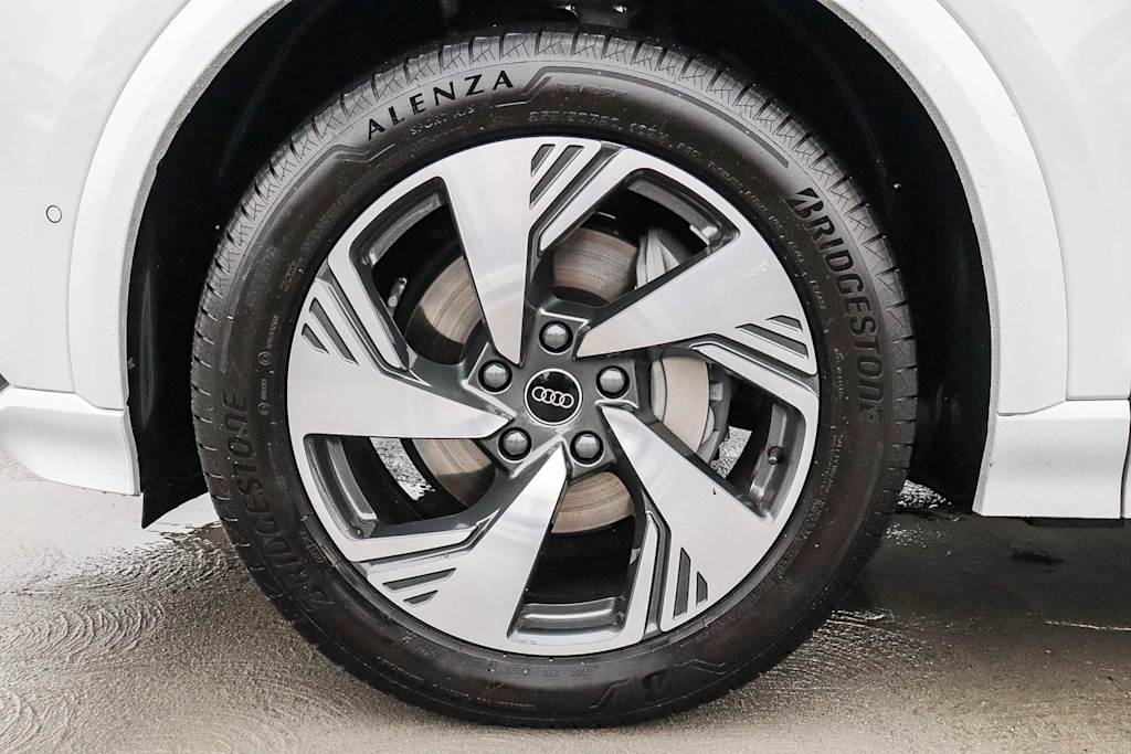 Thumbnail: 2025 Audi Q6 e-tron - 25