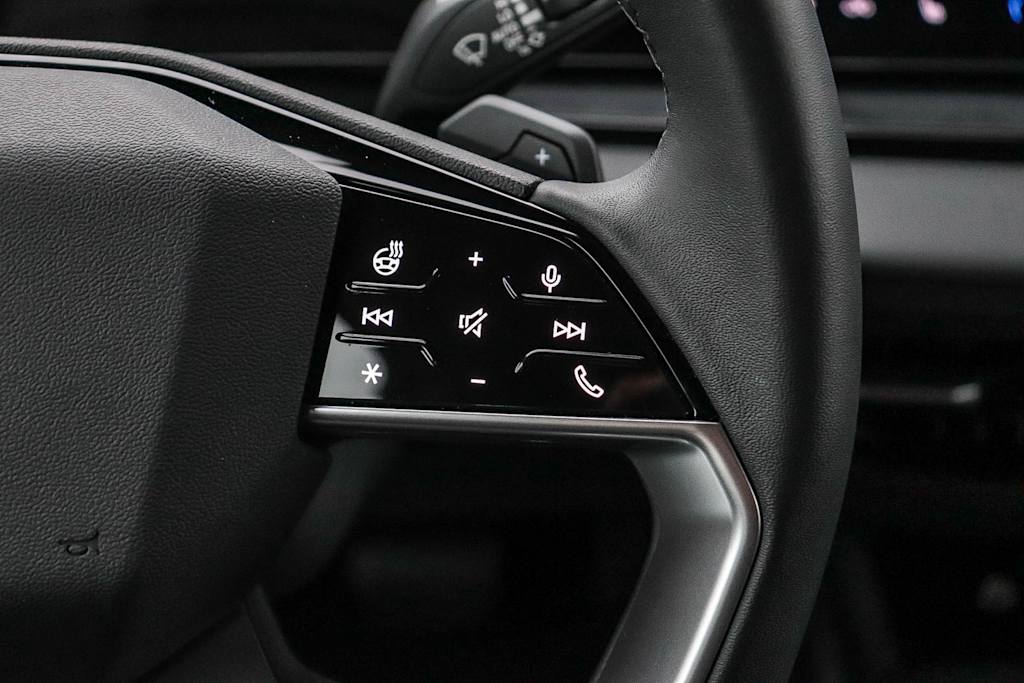 Thumbnail: 2025 Audi Q6 e-tron - 27