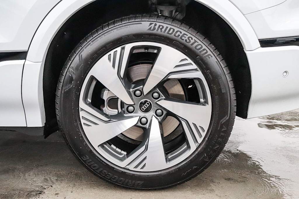 Thumbnail: 2025 Audi Q6 e-tron - 7