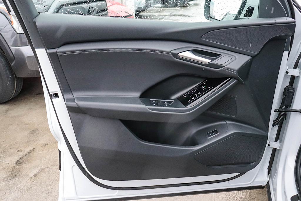 Thumbnail: 2025 Audi Q6 e-tron - 32