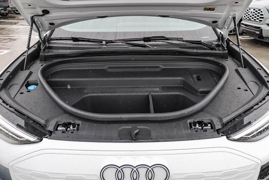 Thumbnail: 2025 Audi Q6 e-tron - 8