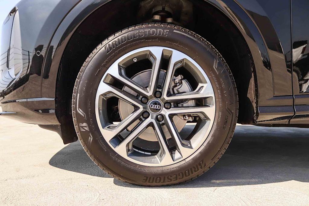 Thumbnail: 2025 Audi Q5 - 25