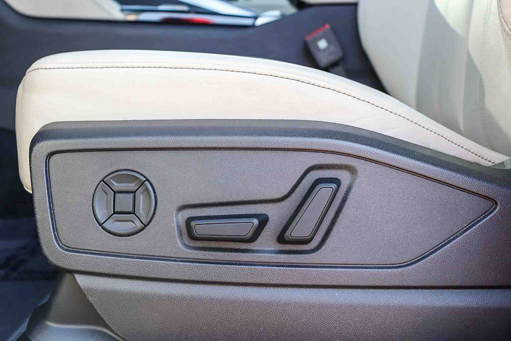 Thumbnail: 2025 Audi Q5 - 30