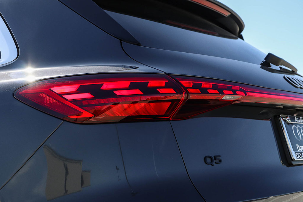Thumbnail: 2025 Audi Q5 - 24