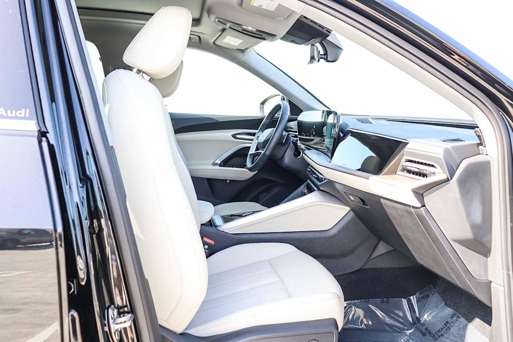 Thumbnail: 2025 Audi Q5 - 10