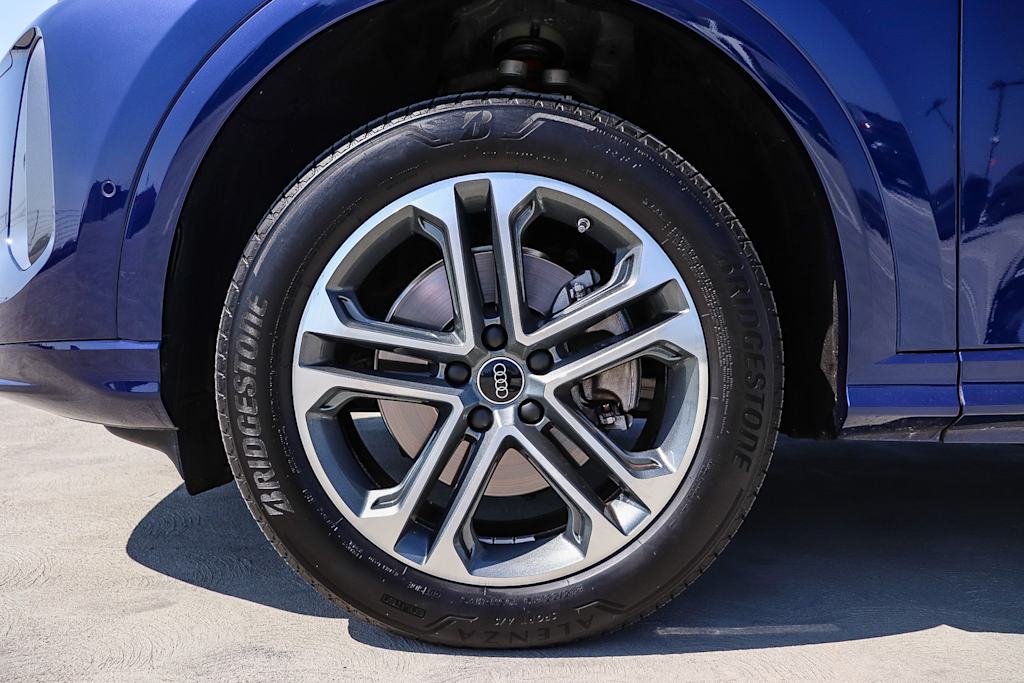 Thumbnail: 2025 Audi Q5 - 23