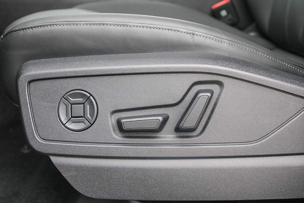 Thumbnail: 2025 Audi Q5 - 25