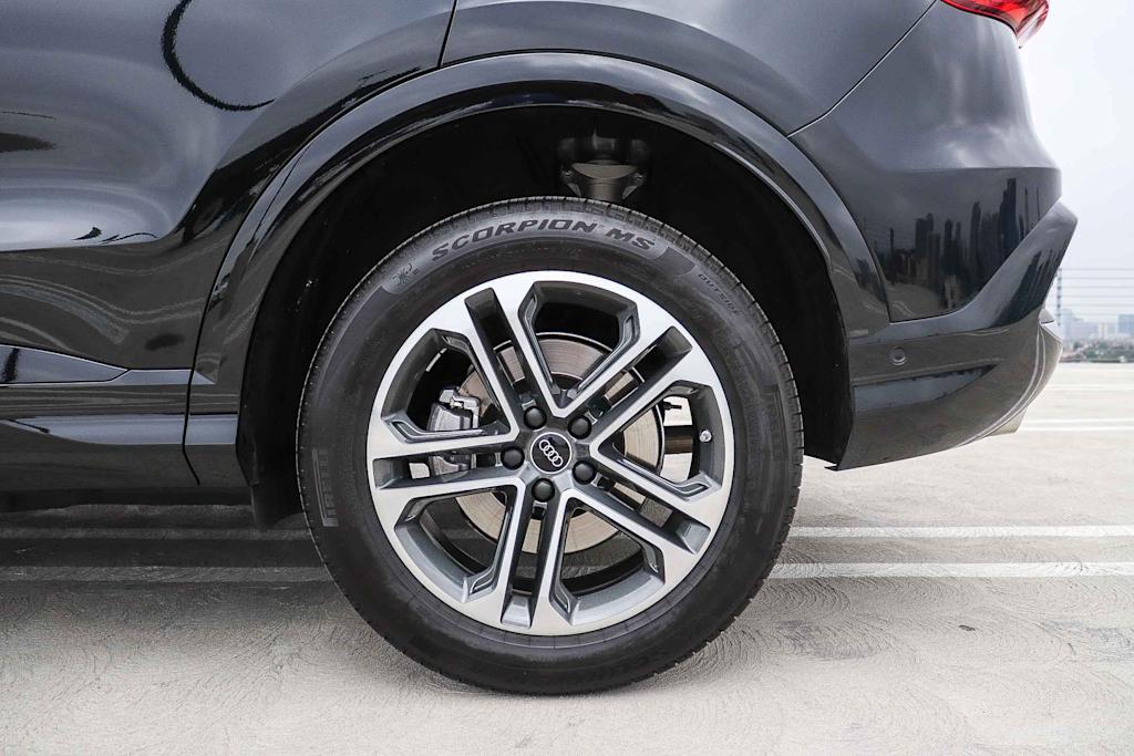 Thumbnail: 2025 Audi Q5 - 7