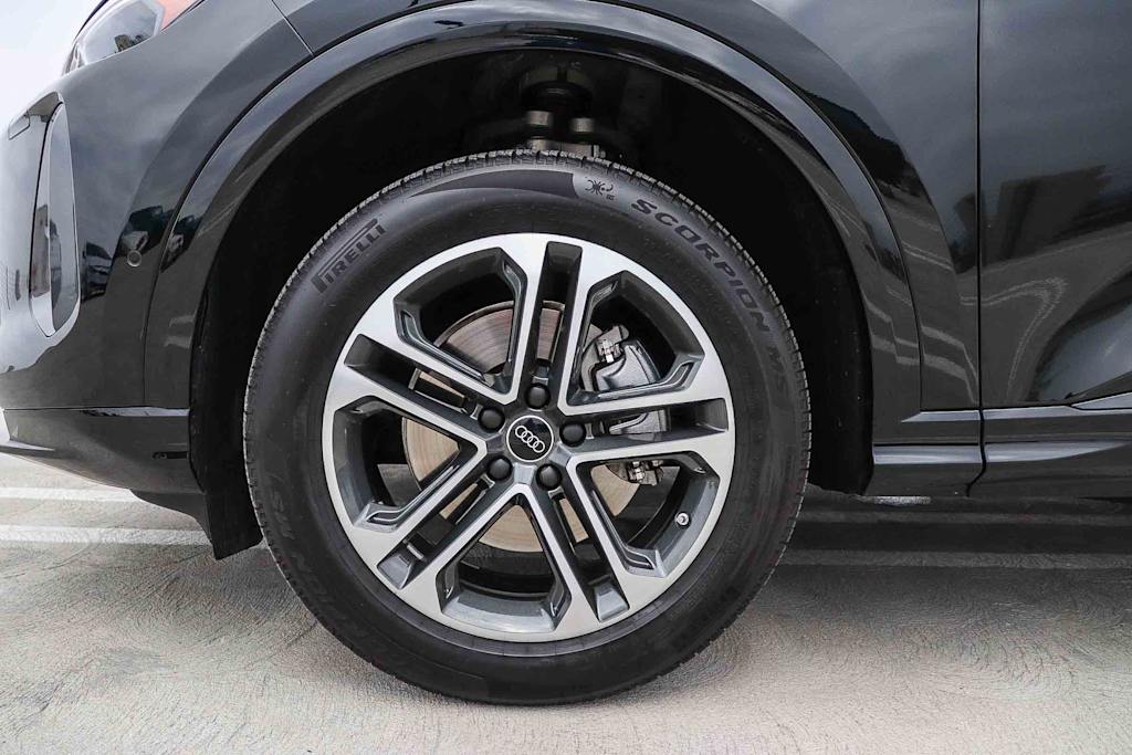 Thumbnail: 2025 Audi Q5 - 25