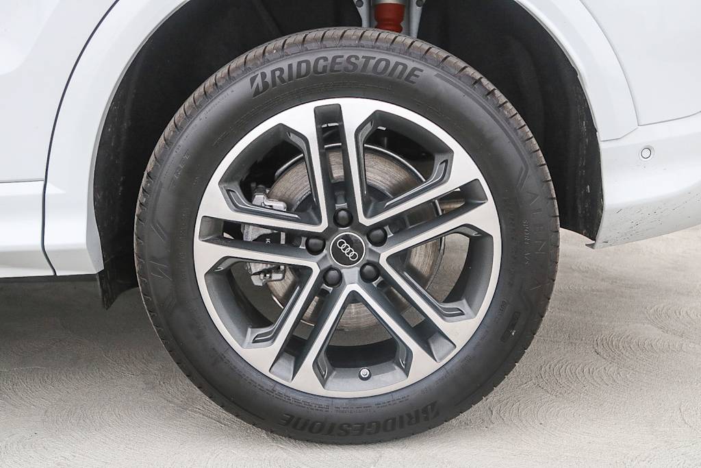 Thumbnail: 2025 Audi Q5 - 6