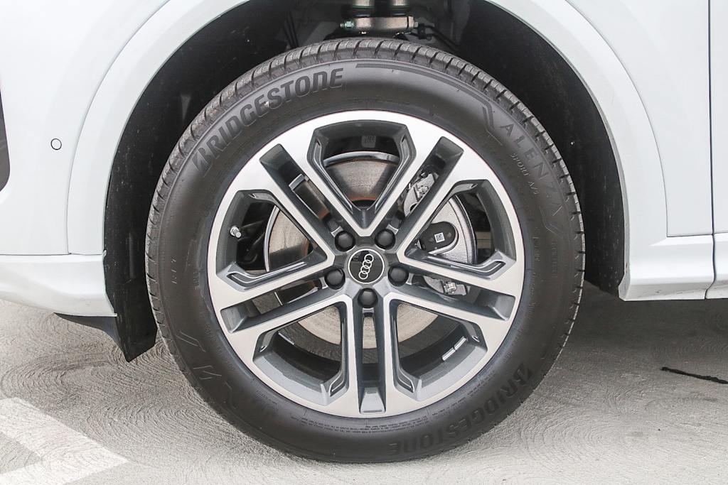 Thumbnail: 2025 Audi Q5 - 22