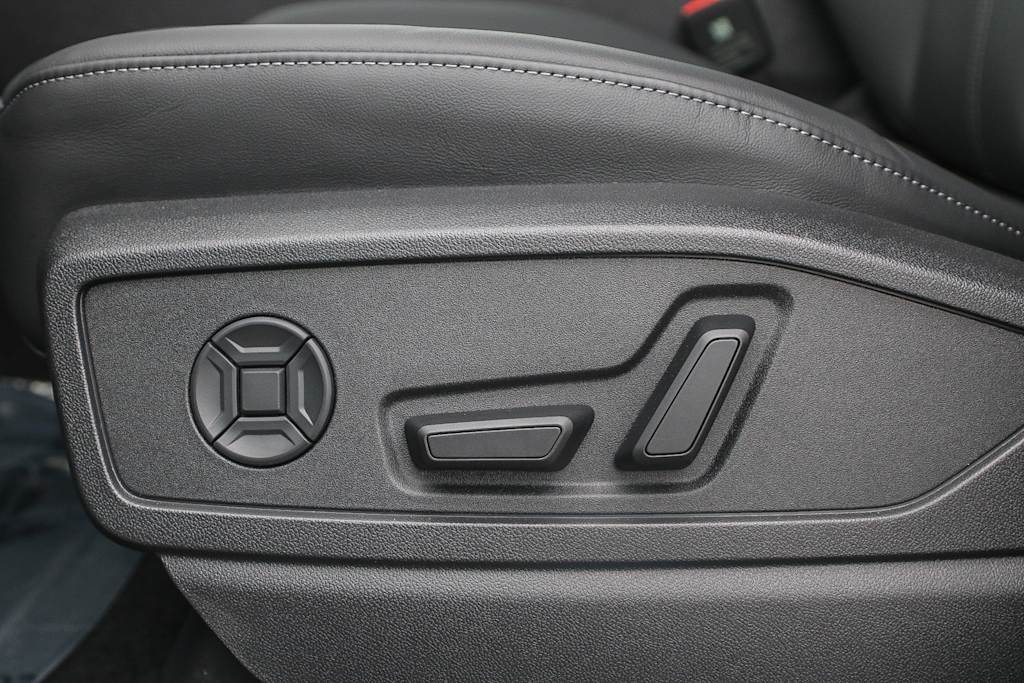 Thumbnail: 2025 Audi Q5 - 25