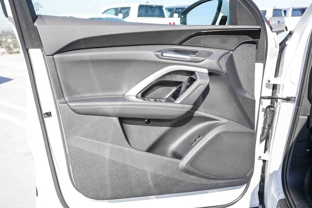 Thumbnail: 2025 Audi Q5 - 33