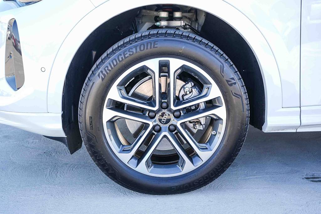 Thumbnail: 2025 Audi Q5 - 25