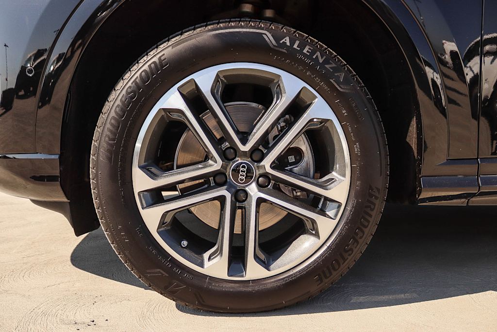Thumbnail: 2025 Audi Q5 - 25