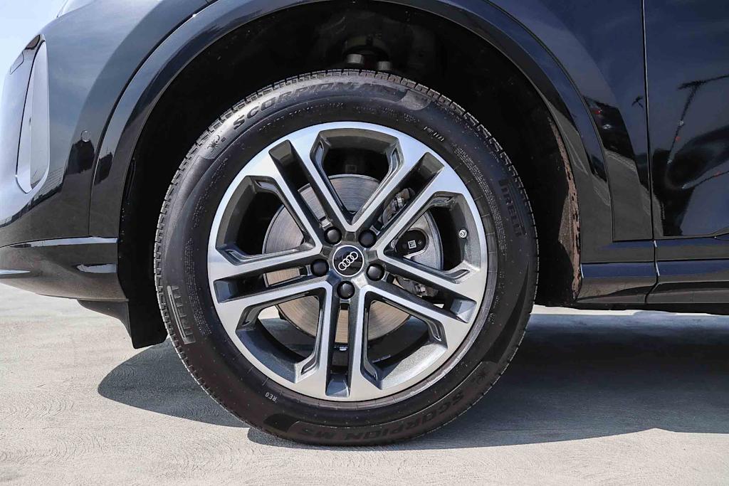 Thumbnail: 2025 Audi Q5 - 25
