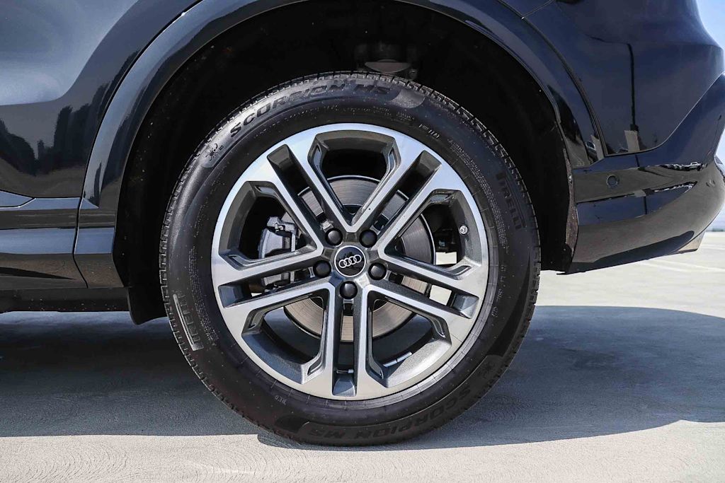 Thumbnail: 2025 Audi Q5 - 7
