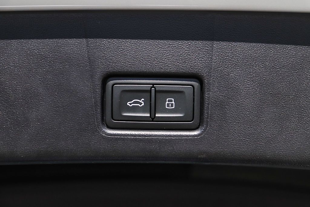 Thumbnail: 2023 Audi Q4 e-tron - 40