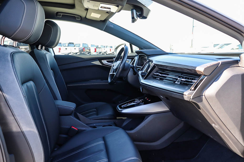 Thumbnail: 2023 Audi Q4 e-tron - 9