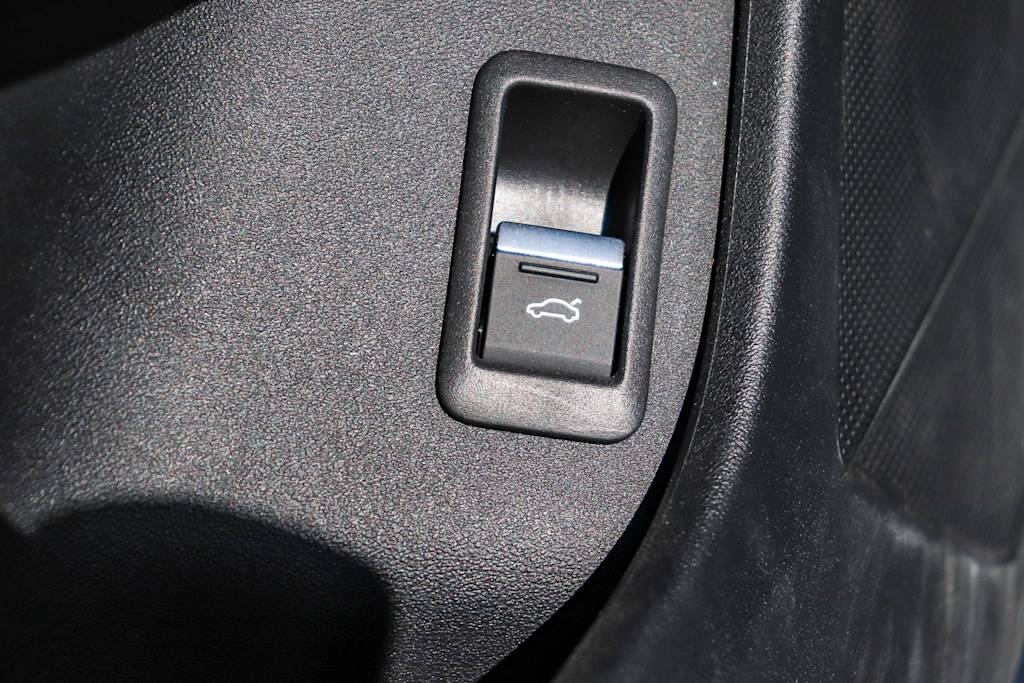 Thumbnail: 2023 Audi Q4 e-tron - 32