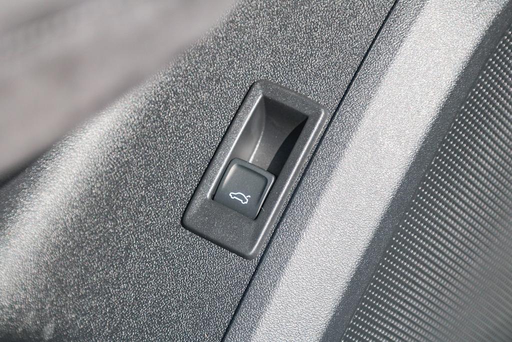 Thumbnail: 2025 Audi SQ5 - 17