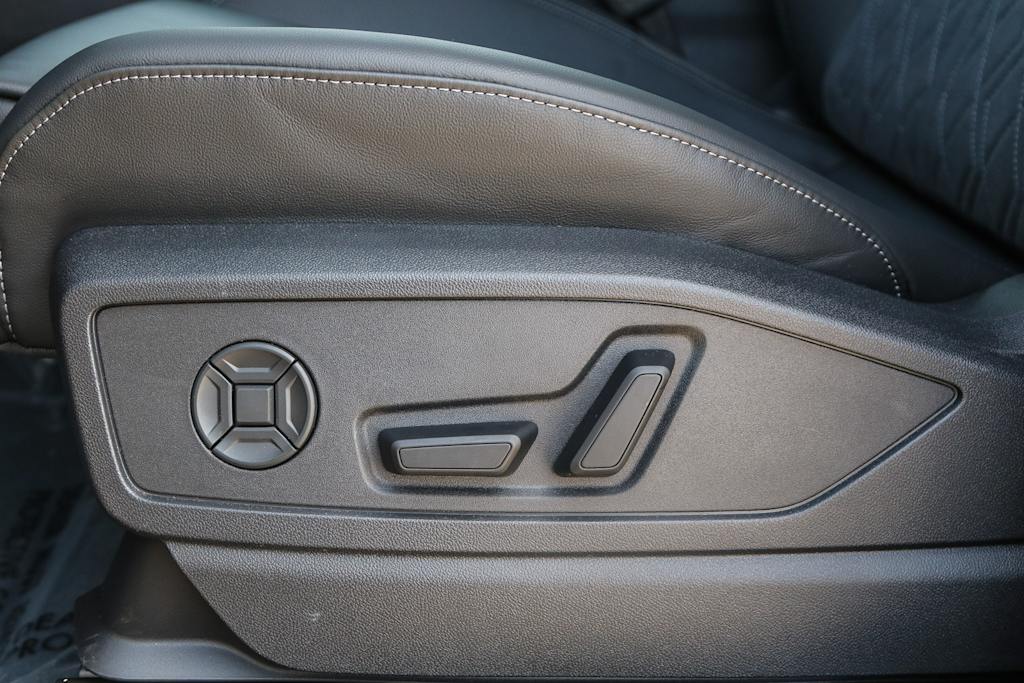 Thumbnail: 2025 Audi SQ5 - 33