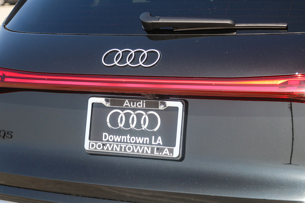 Thumbnail: 2025 Audi SQ5 - 15