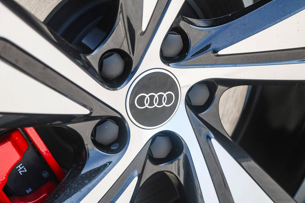 Thumbnail: 2025 Audi SQ5 - 14