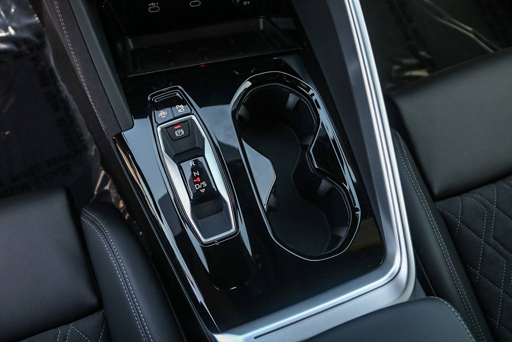 Thumbnail: 2025 Audi SQ5 - 31