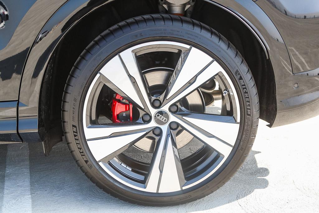 Thumbnail: 2025 Audi SQ5 - 6