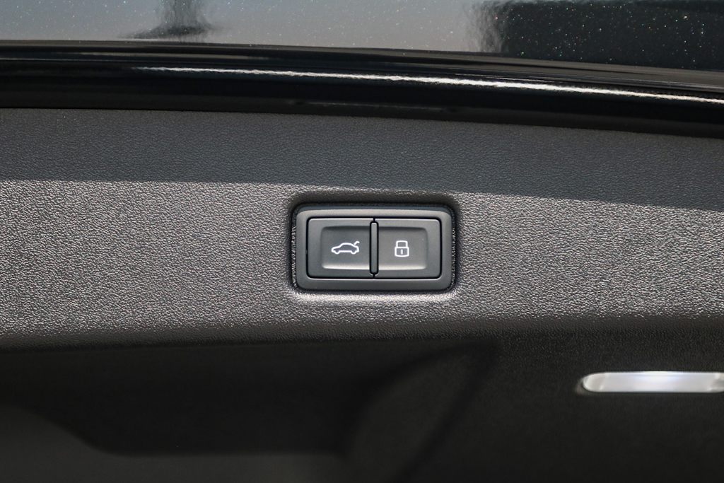 Thumbnail: 2025 Audi SQ5 - 44