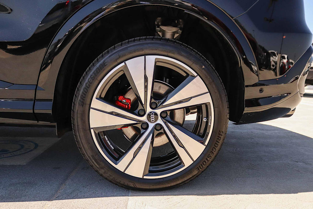 Thumbnail: 2026 Audi SQ5 - 7