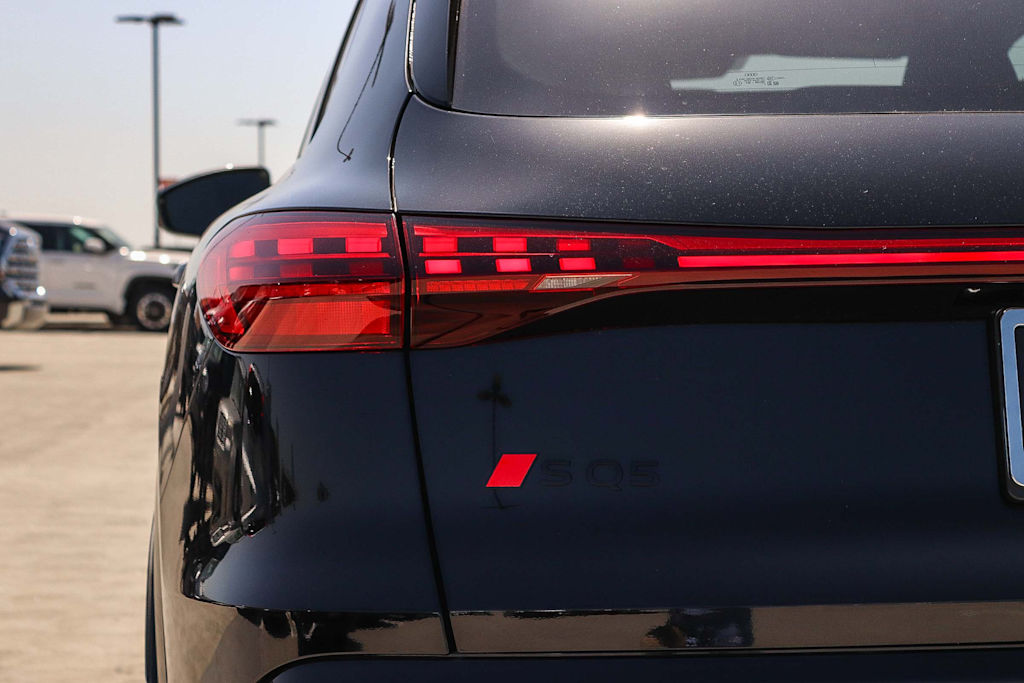 Thumbnail: 2026 Audi SQ5 - 23