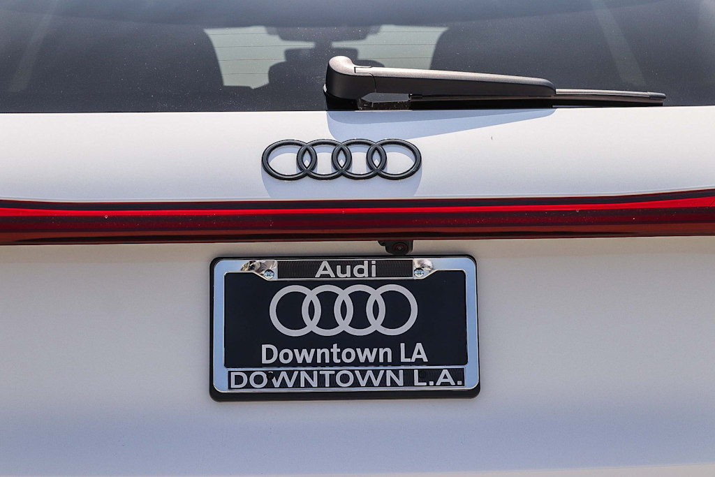 Thumbnail: 2026 Audi SQ5 - 21