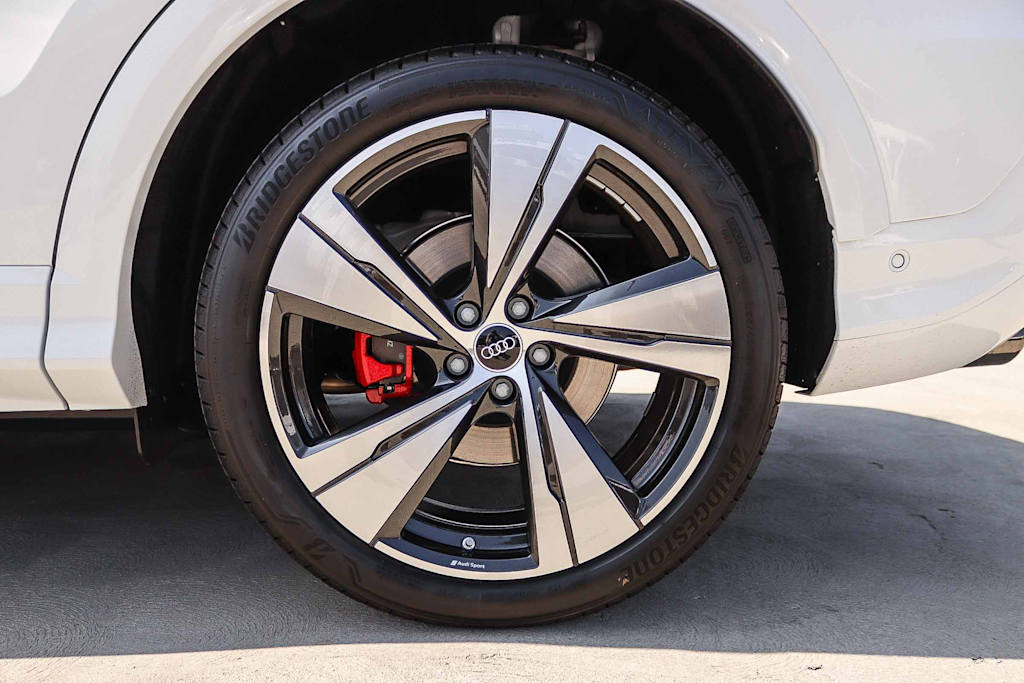Thumbnail: 2026 Audi SQ5 - 7