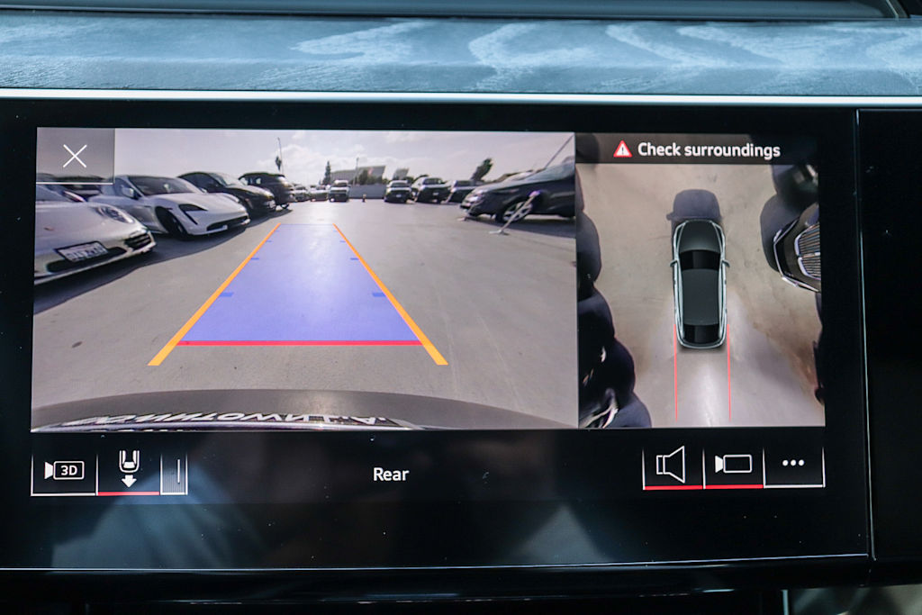 Thumbnail: 2023 Audi e-tron - 37