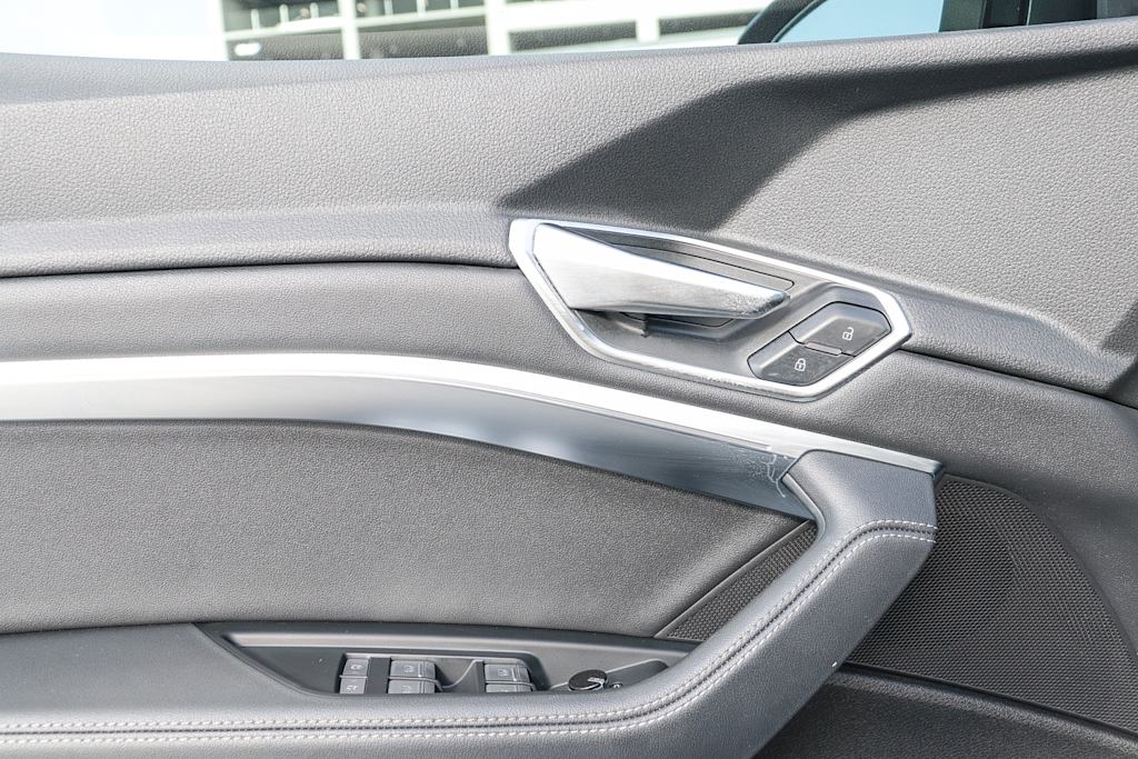 Thumbnail: 2023 Audi e-tron - 31