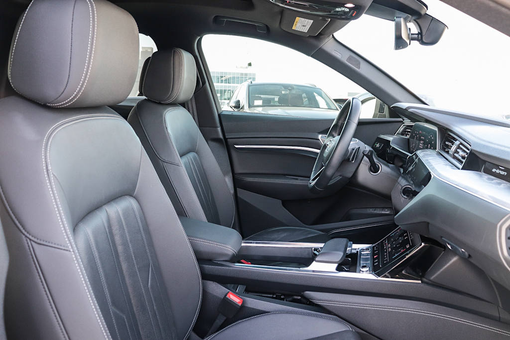 Thumbnail: 2023 Audi e-tron - 9