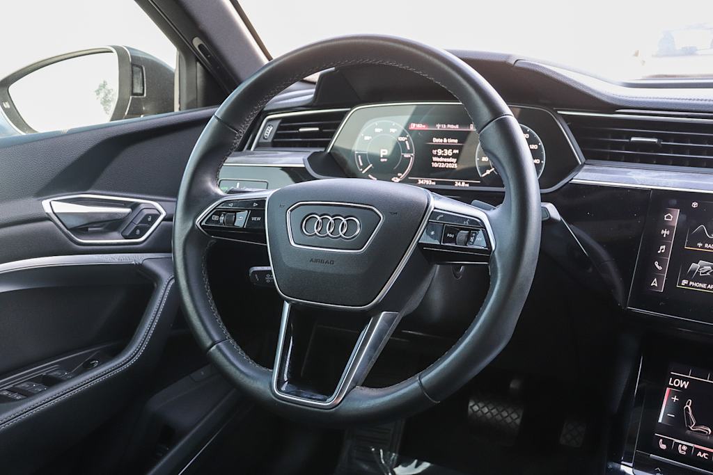 Thumbnail: 2023 Audi e-tron - 8