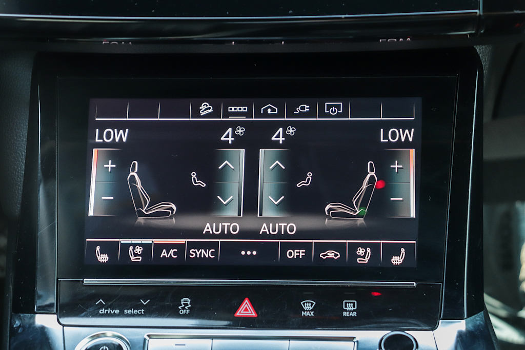 Thumbnail: 2023 Audi e-tron - 12