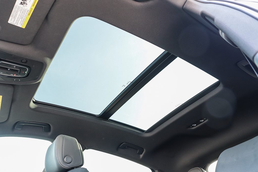 Thumbnail: 2023 Audi e-tron - 38