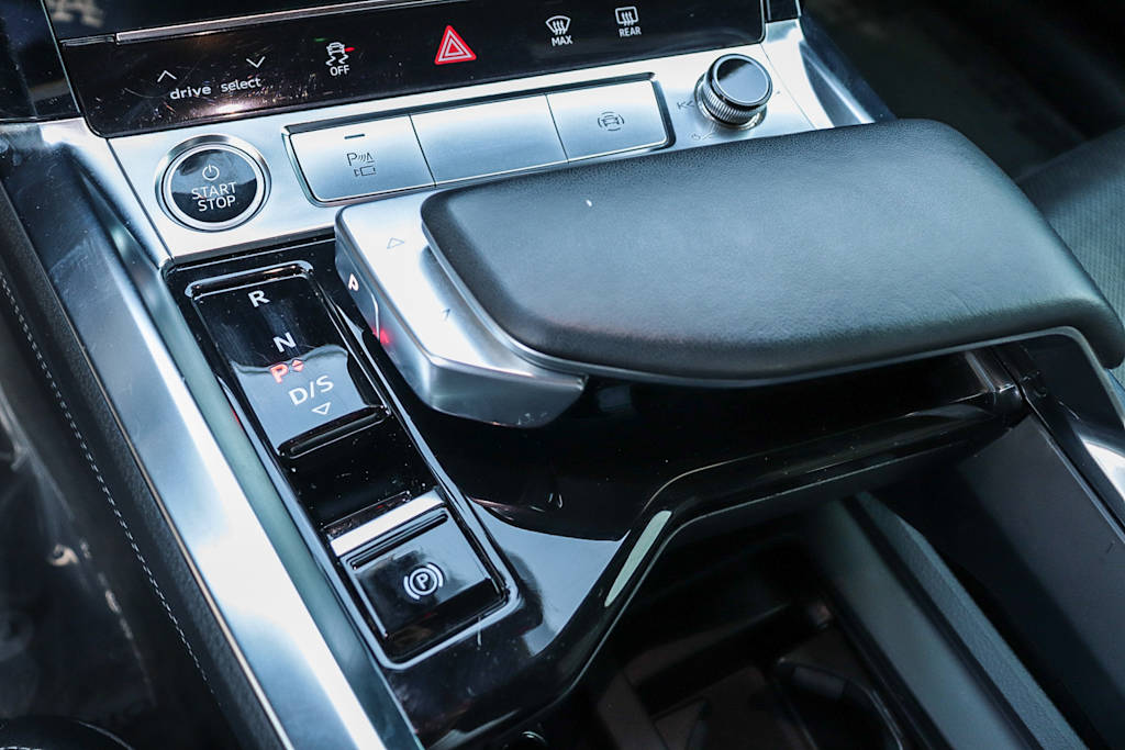 Thumbnail: 2023 Audi e-tron - 27