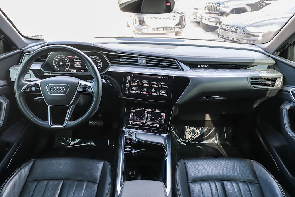 Thumbnail: 2023 Audi e-tron - 2