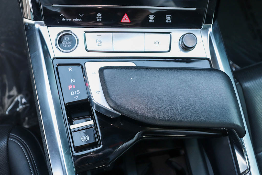 Thumbnail: 2023 Audi e-tron - 28