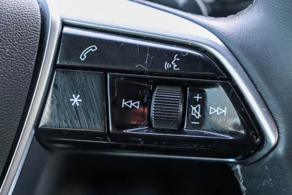 Thumbnail: 2023 Audi e-tron - 25