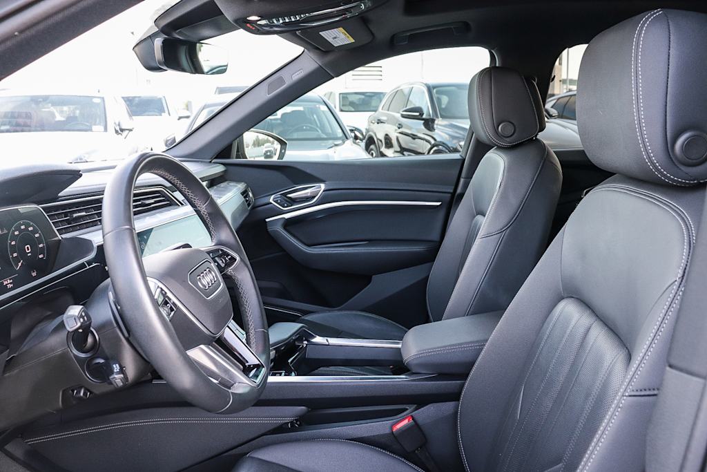 Thumbnail: 2023 Audi e-tron - 10