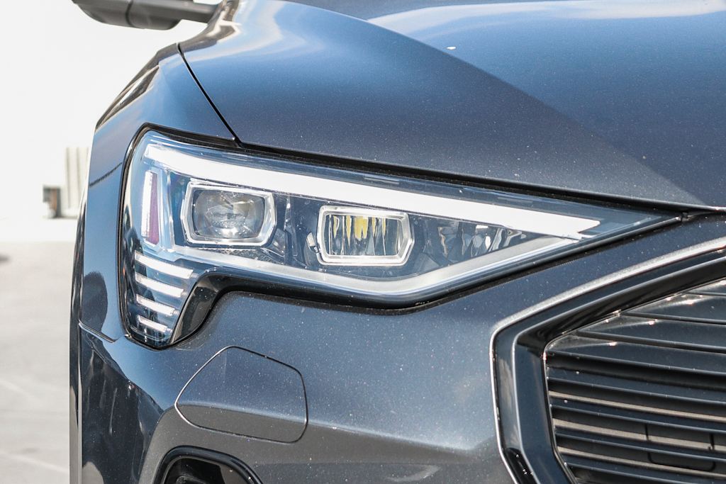 Thumbnail: 2023 Audi e-tron - 18